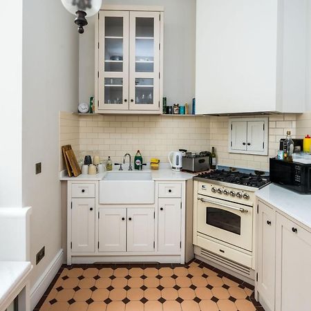 4 Bedroom House Up To 10 People At Heart Of Kensington And Chelsea 런던 외부 사진