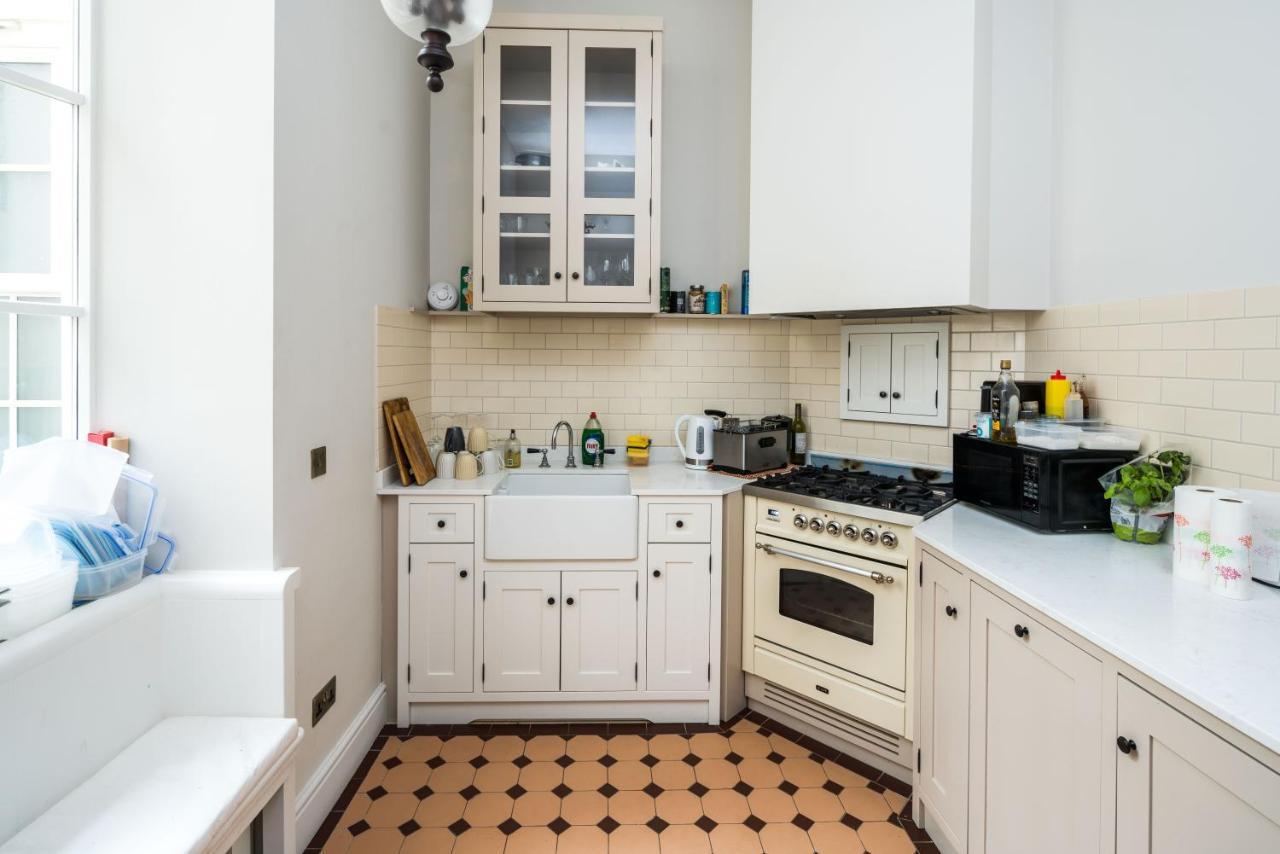 4 Bedroom House Up To 10 People At Heart Of Kensington And Chelsea 런던 외부 사진
