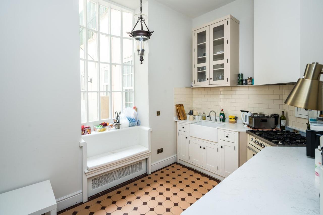4 Bedroom House Up To 10 People At Heart Of Kensington And Chelsea 런던 외부 사진