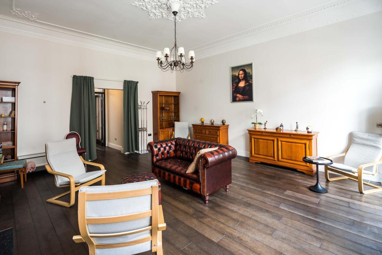 4 Bedroom House Up To 10 People At Heart Of Kensington And Chelsea 런던 외부 사진