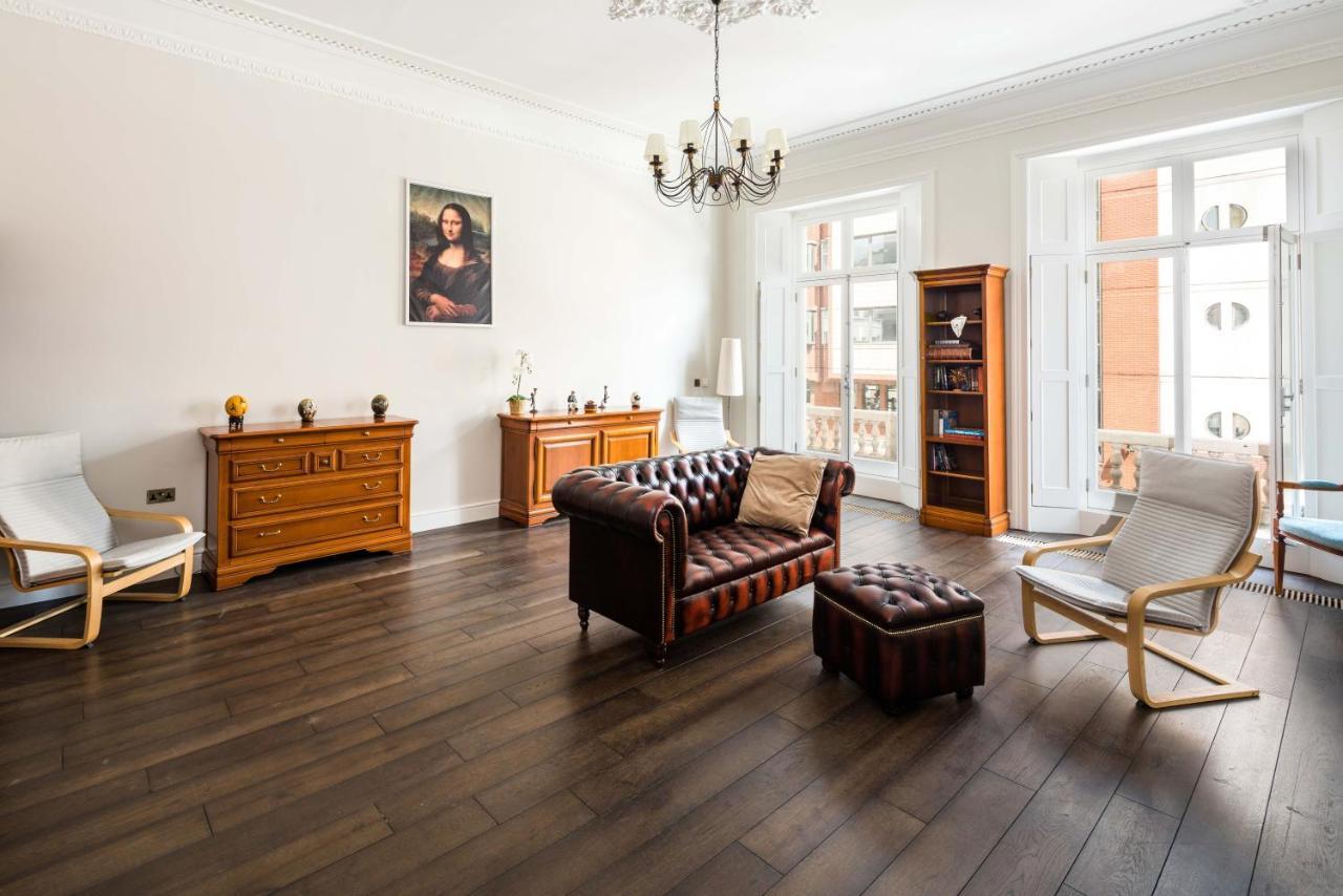 4 Bedroom House Up To 10 People At Heart Of Kensington And Chelsea 런던 외부 사진