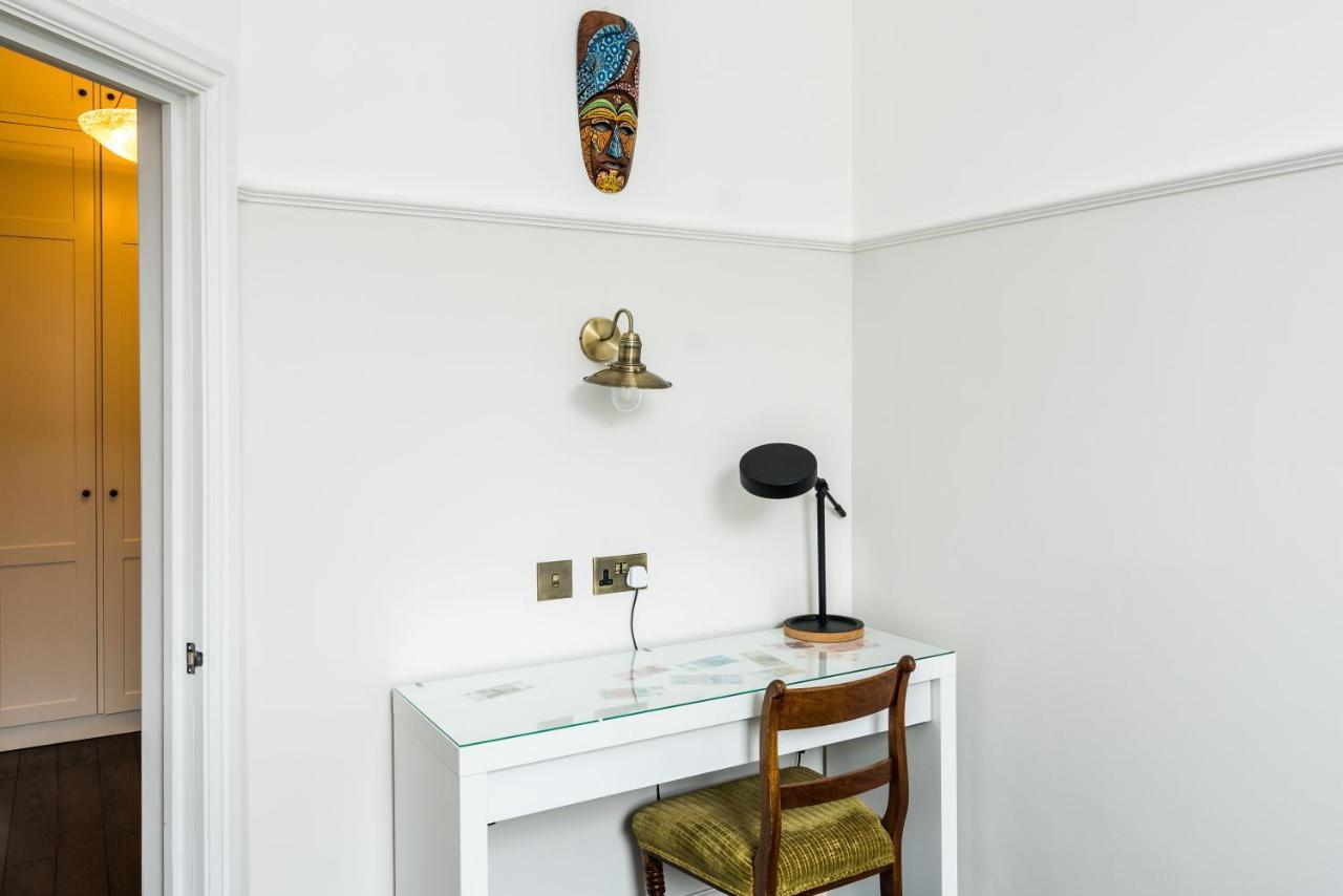 4 Bedroom House Up To 10 People At Heart Of Kensington And Chelsea 런던 외부 사진